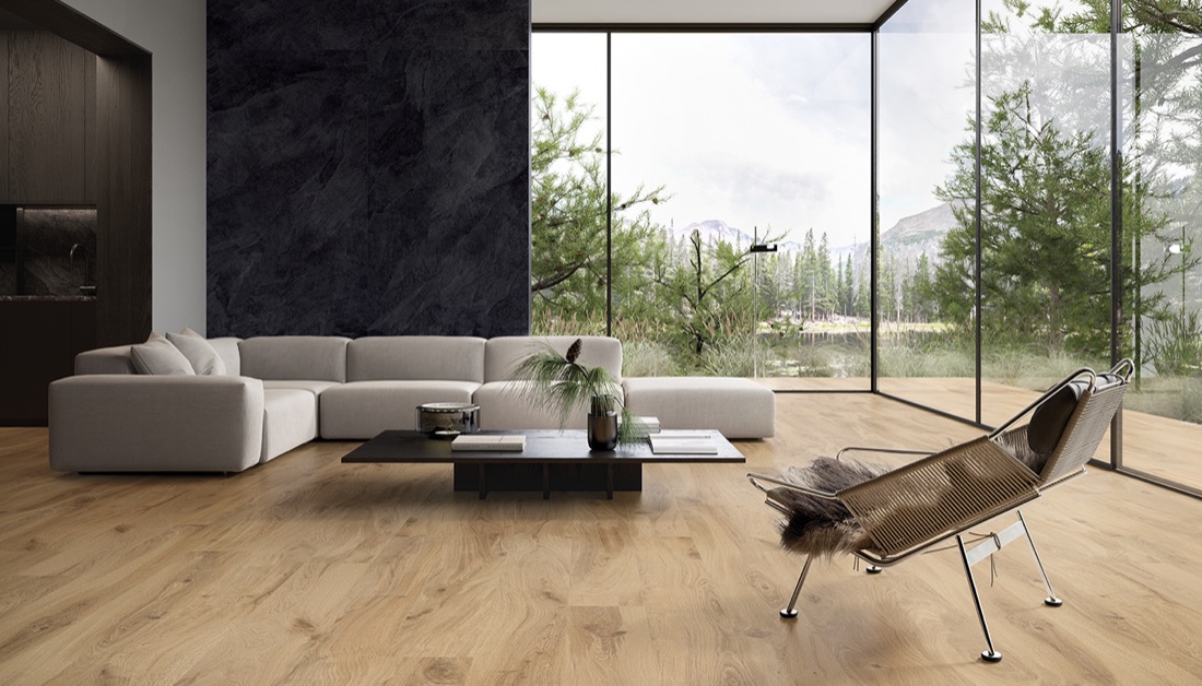 Ambiente Emilgroup I-Wood con gres porcellanato effetto legno