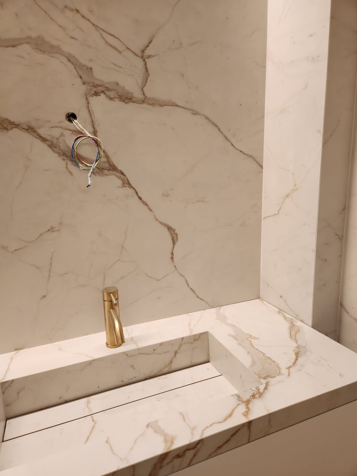 Bespoke bathrooms in stone and marble effects — 3
