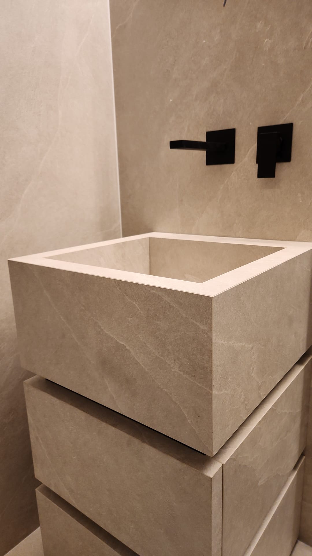 Bespoke bathrooms in stone and marble effects — 4