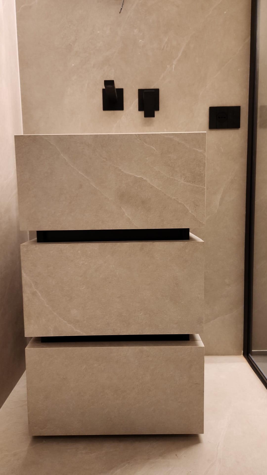 Bespoke bathrooms in stone and marble effects — 5