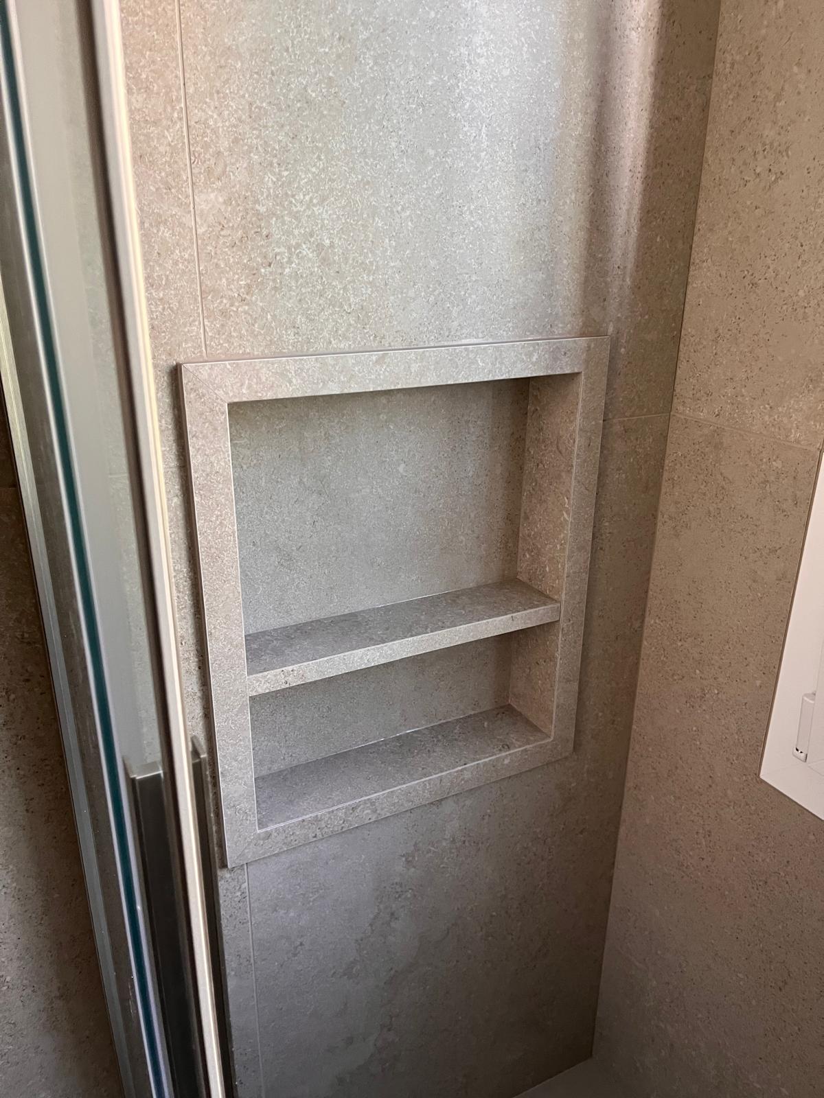 Natural textures in a Sassuolo bathroom — 5