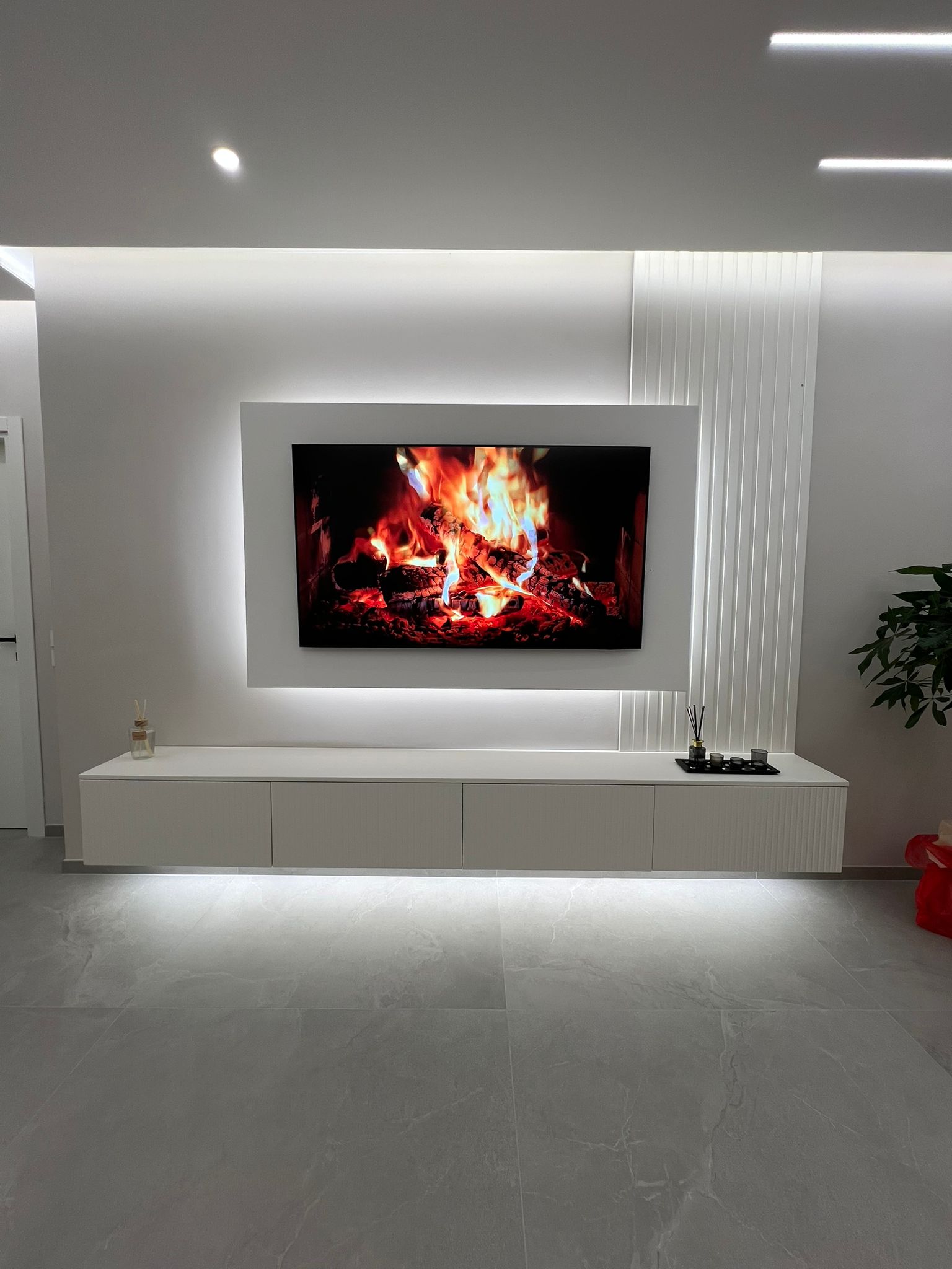 Contemporary living in Magnum Stone Grigio — 2